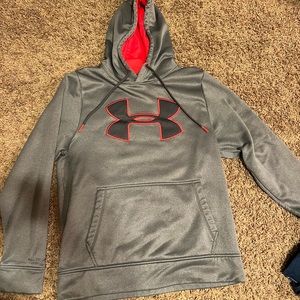 Men’s Under Armour storm cold gear hooded shirt. Size small.